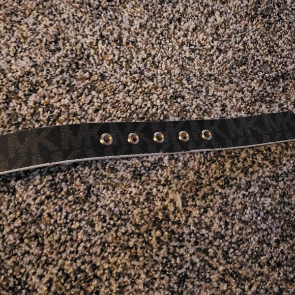 Michael kors belt - Picture 3 of 3